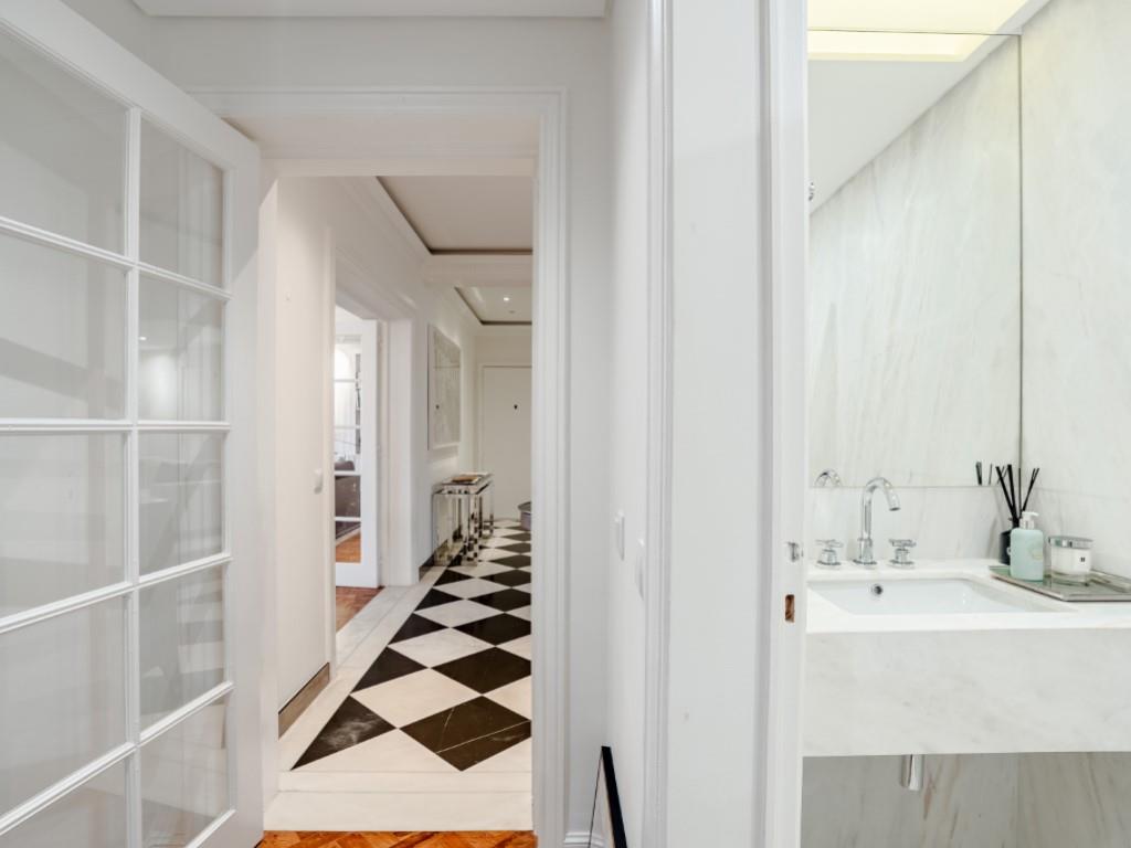 Purchase: Apartment (1200-667)