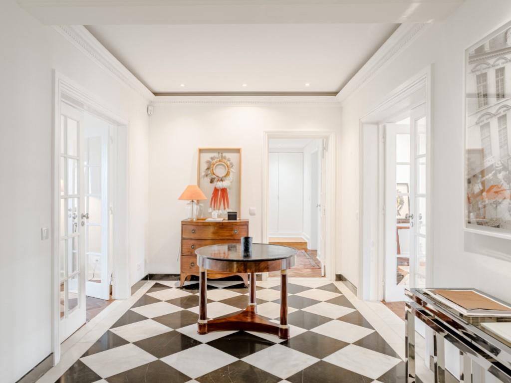 Purchase: Apartment (1200-667)