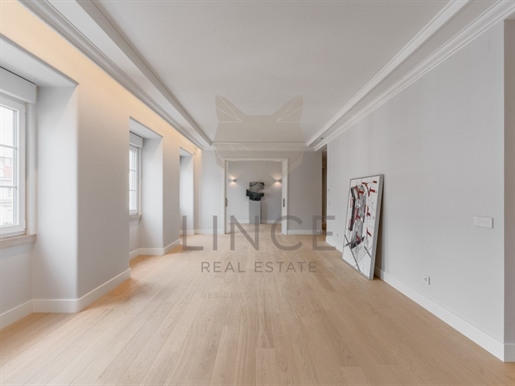 Apartment 4 Bedrooms +2 Sale Lisboa