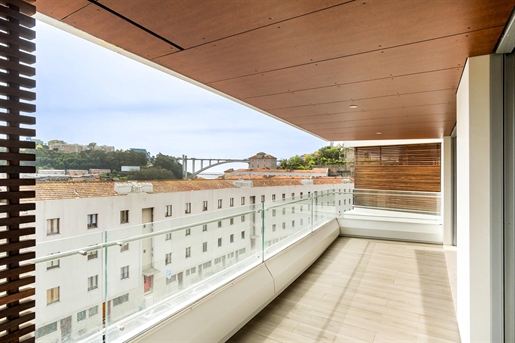 3-Bedroom Apartment in Porto