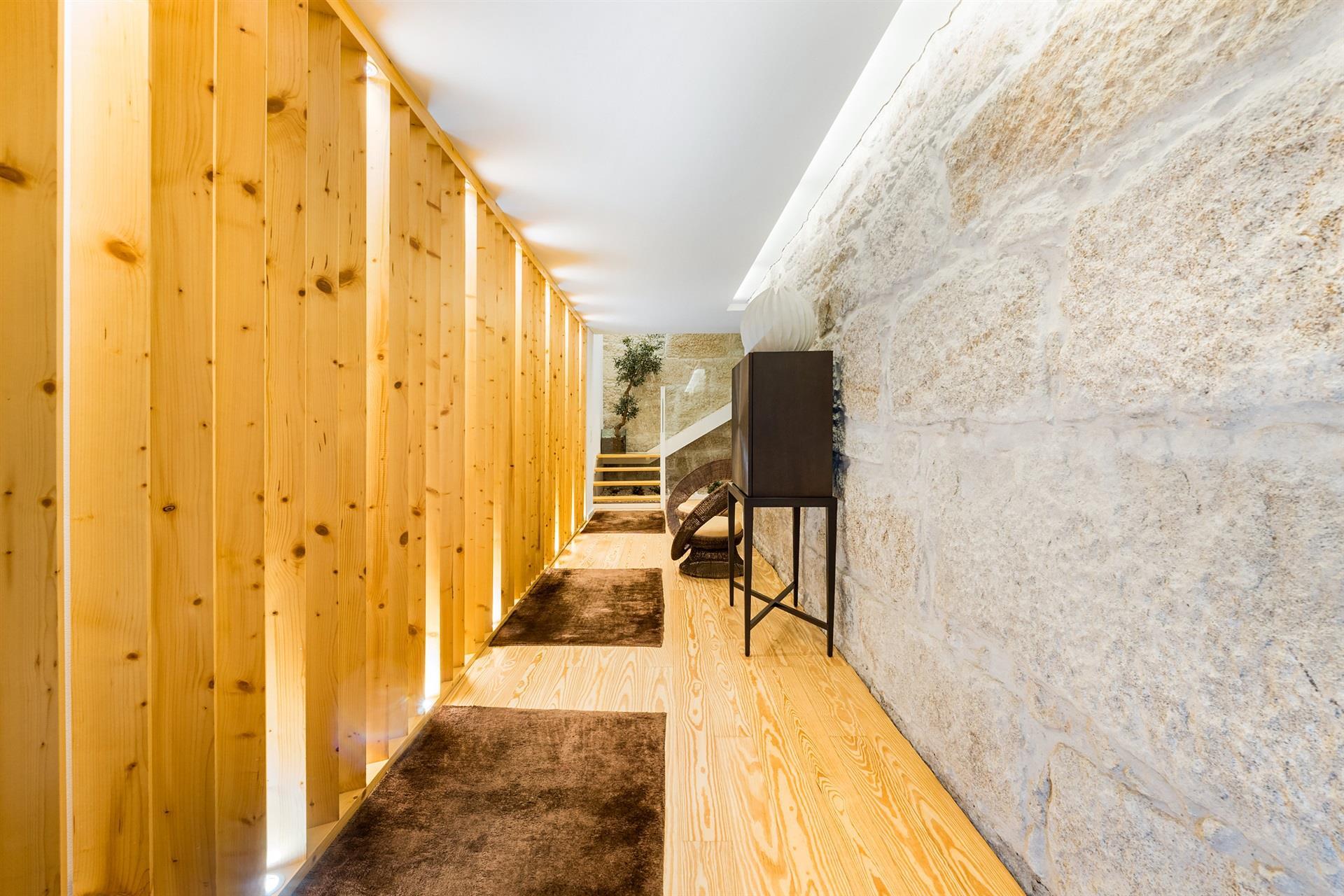 4-Bedroom Townhouse with Garage, Porto