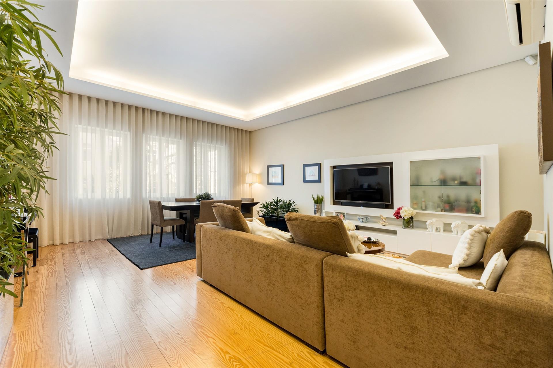 4-Bedroom Townhouse with Garage, Porto