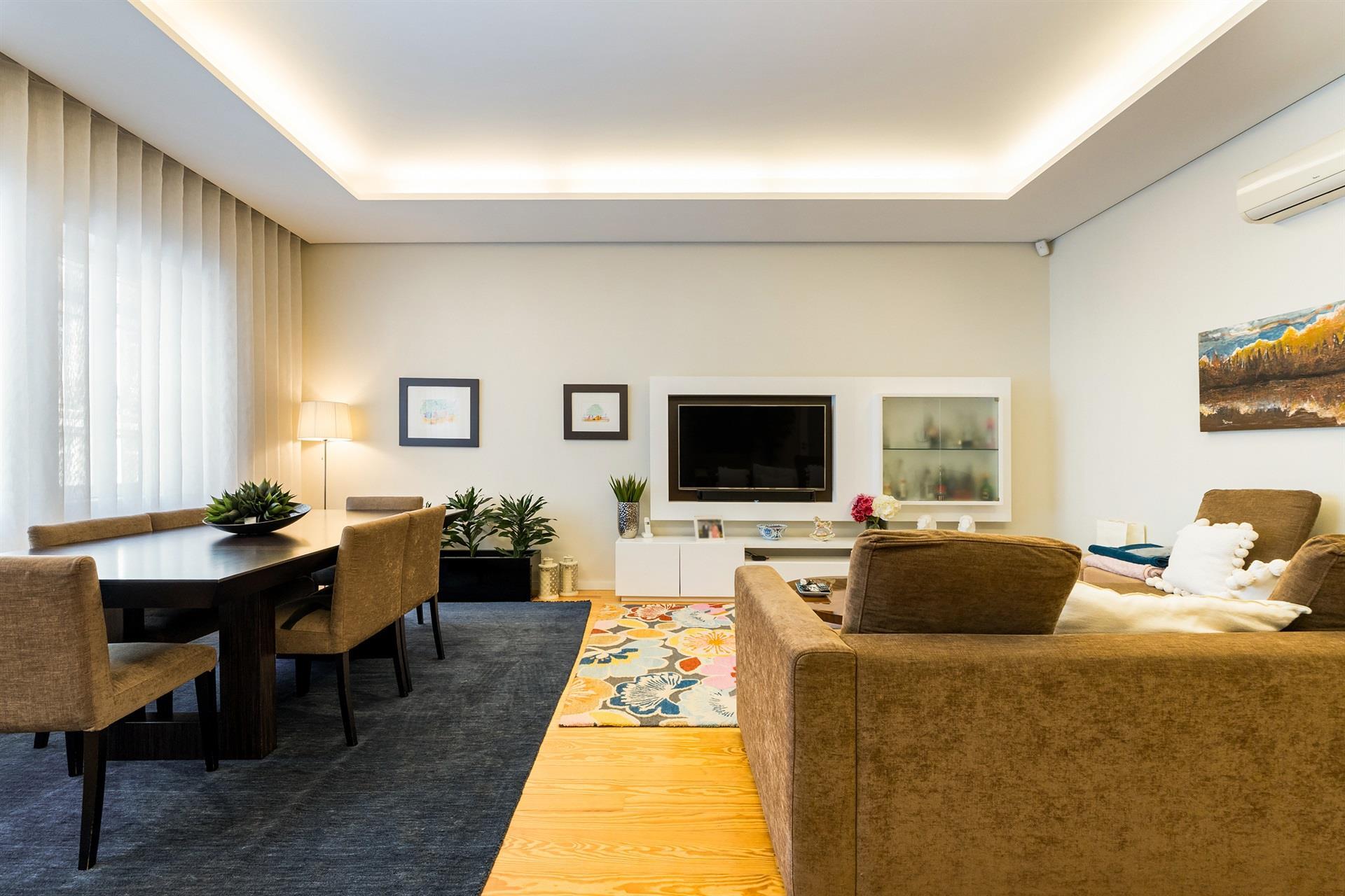 4-Bedroom Townhouse with Garage, Porto