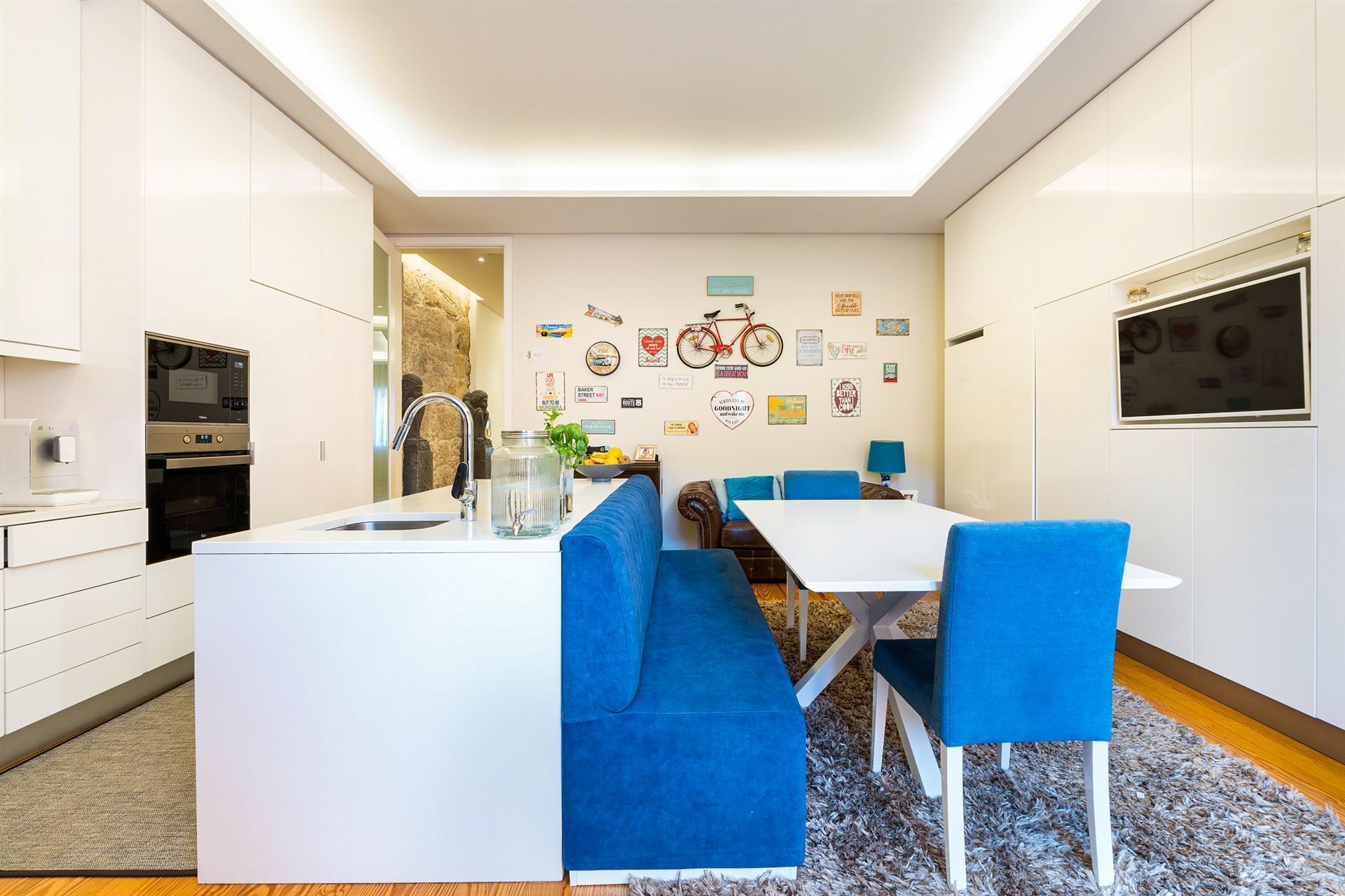 4-Bedroom Townhouse with Garage, Porto