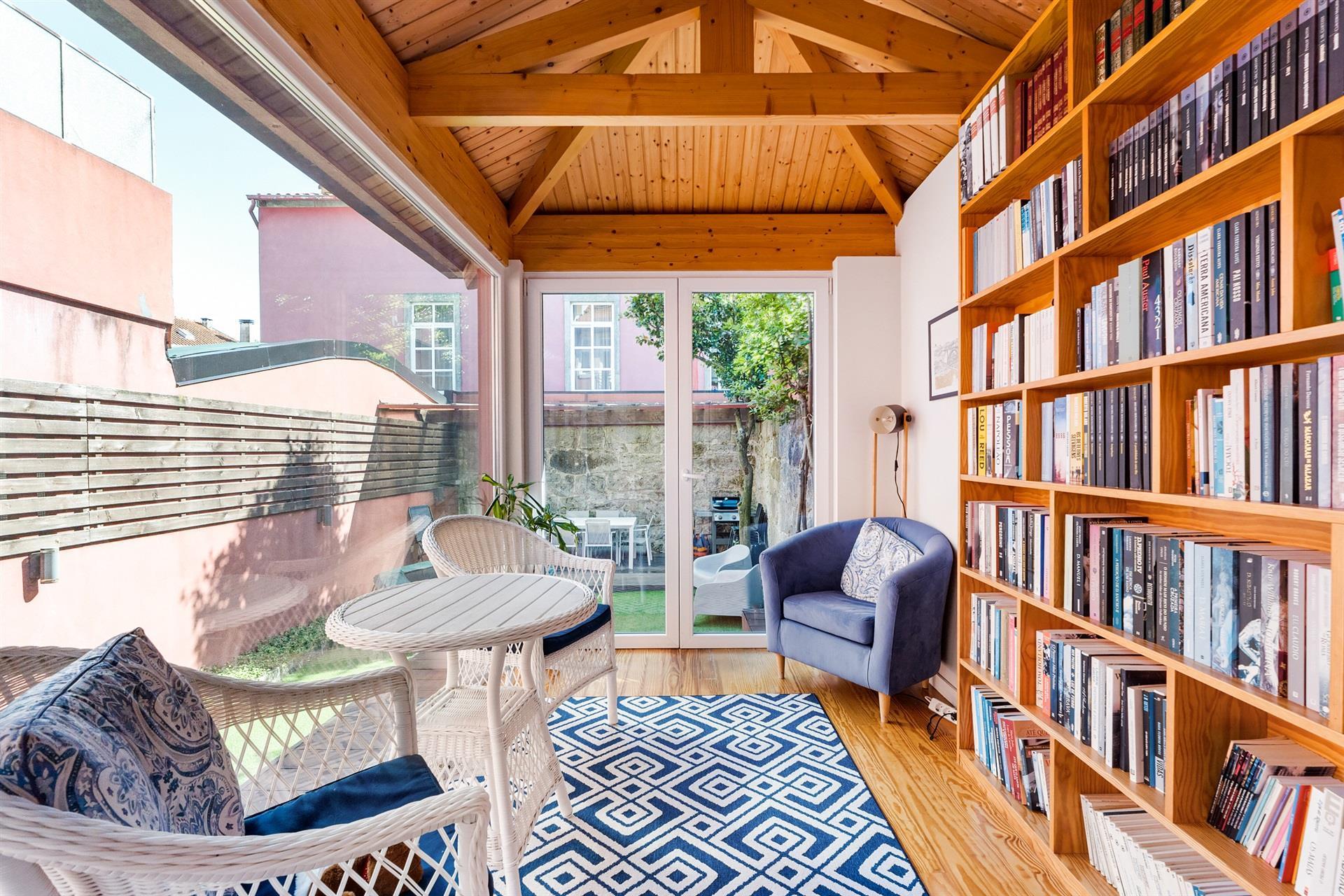 4-Bedroom Townhouse with Garage, Porto