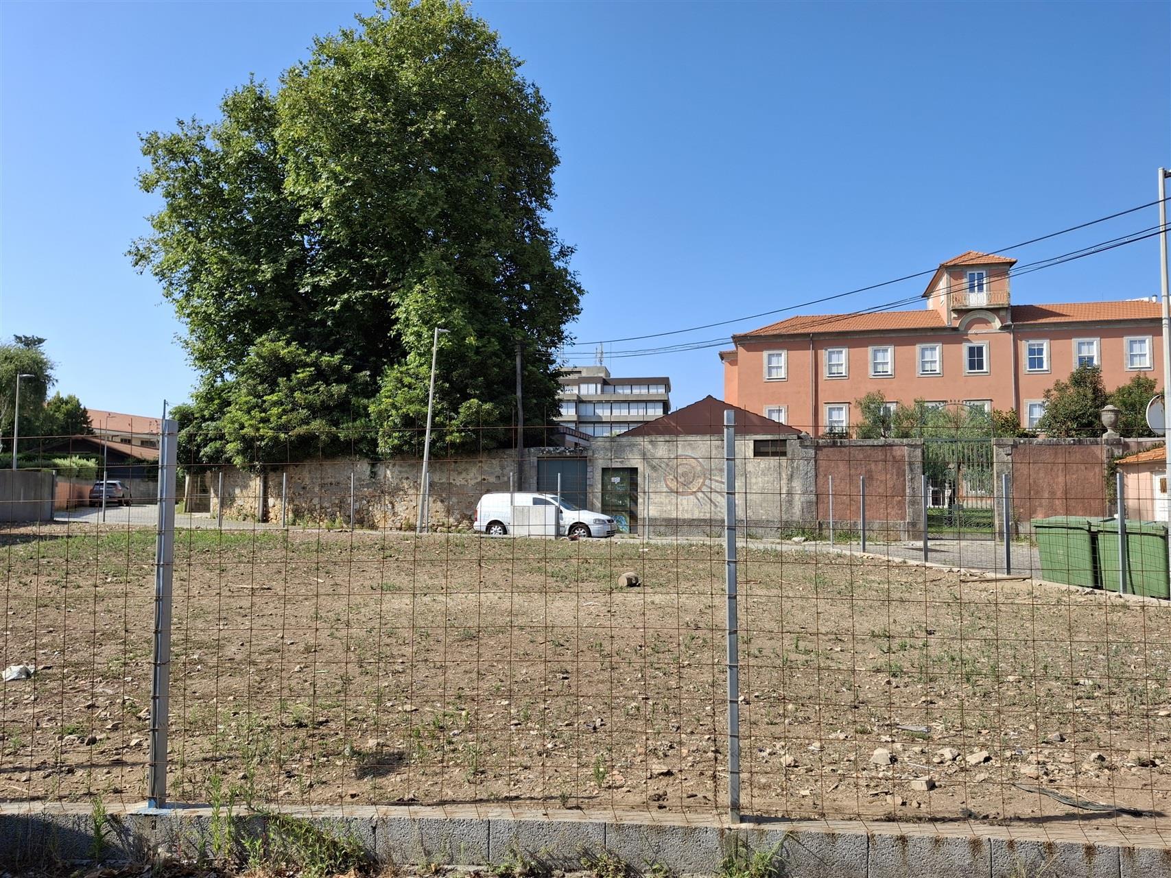 Plot for Building a House, Foz do Douro