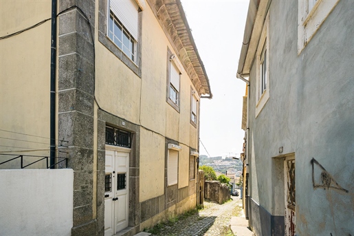Semi-Detached house for restoration, Ouro, Porto