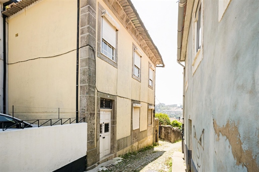 Semi-Detached house for restoration, Ouro, Porto
