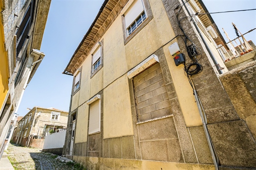 Maison jumelée à restaurer, Ouro, Porto