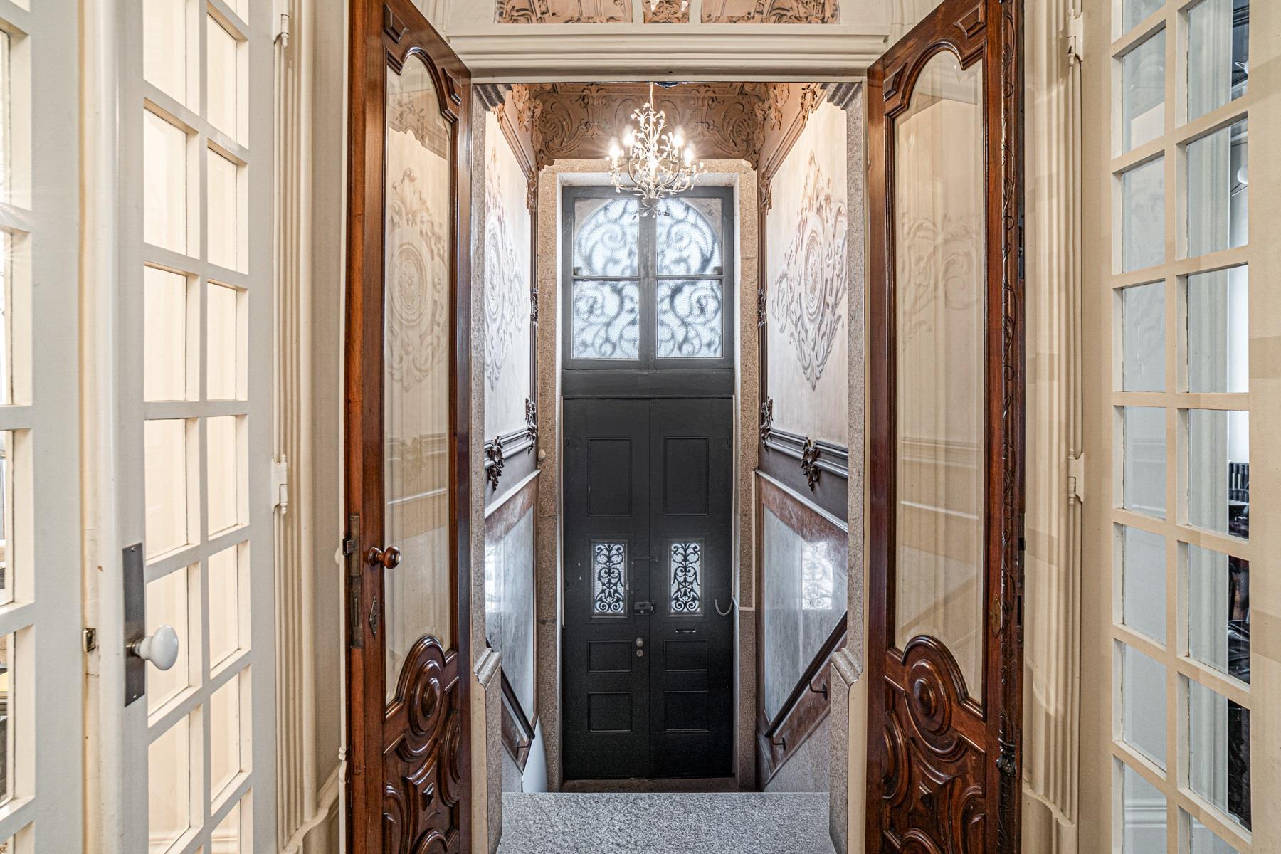 Classified Mansion in the Center of Porto