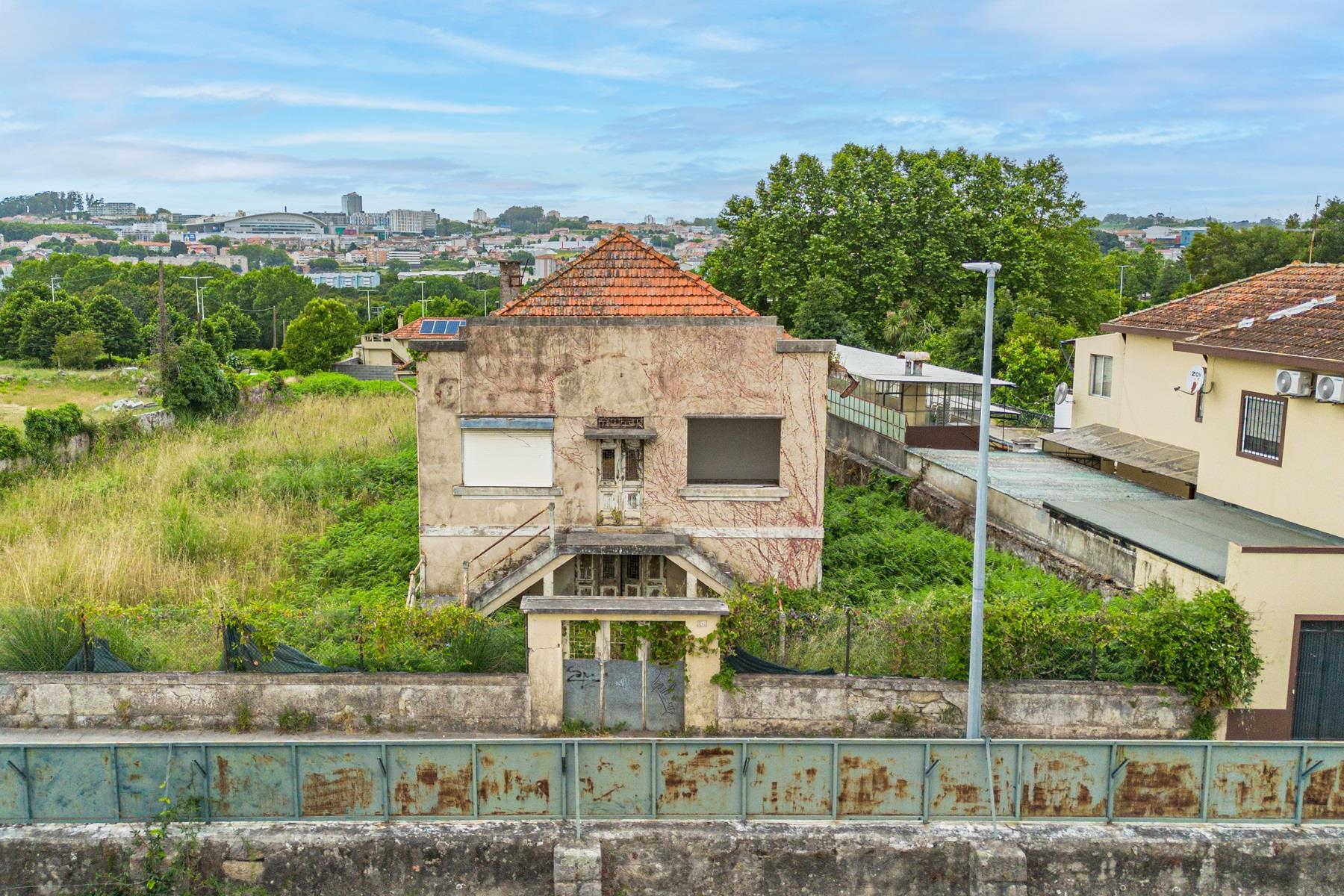 Terreno com ruina, Porto, Campanhã