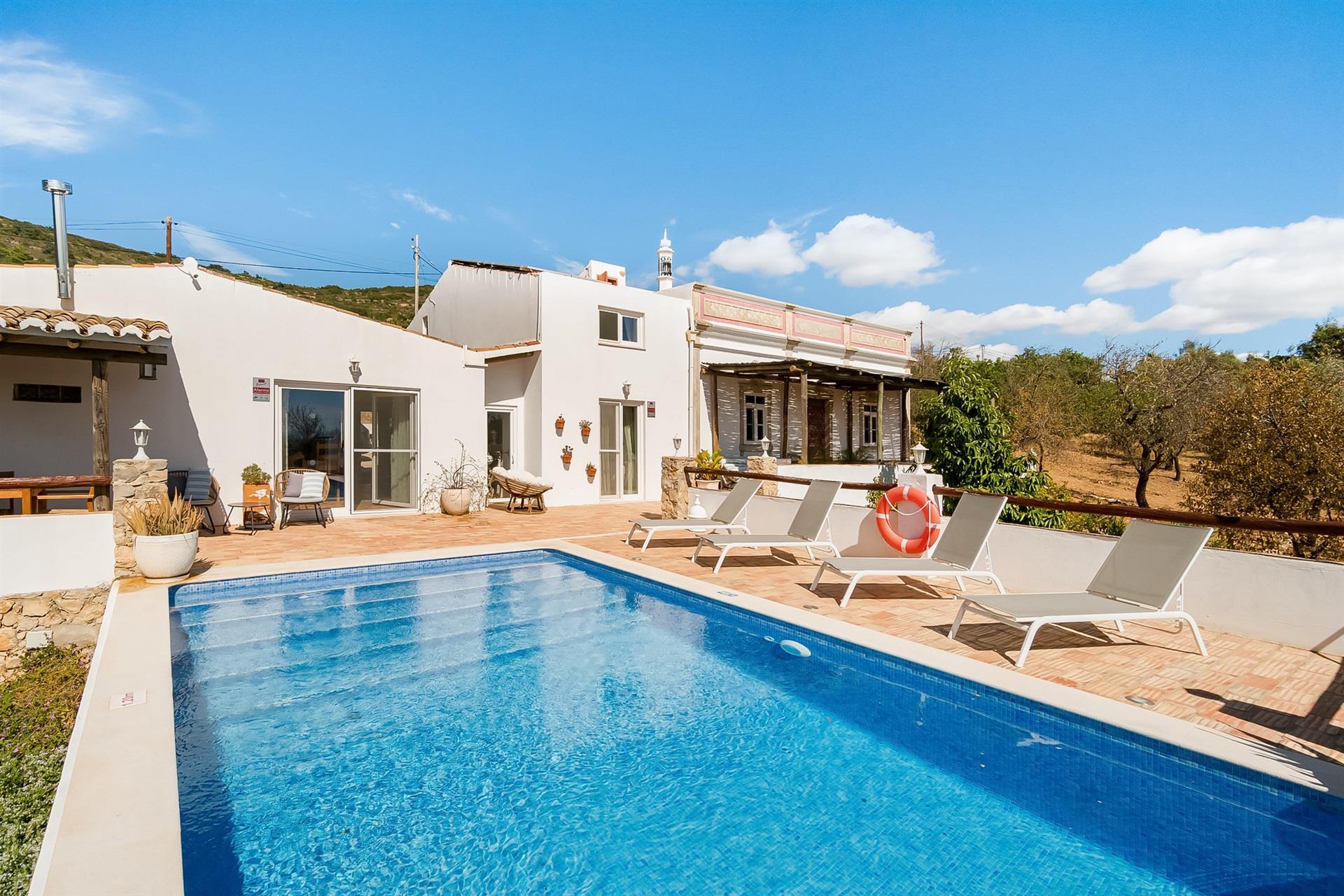 Villa in Santa Barbara de Nexe