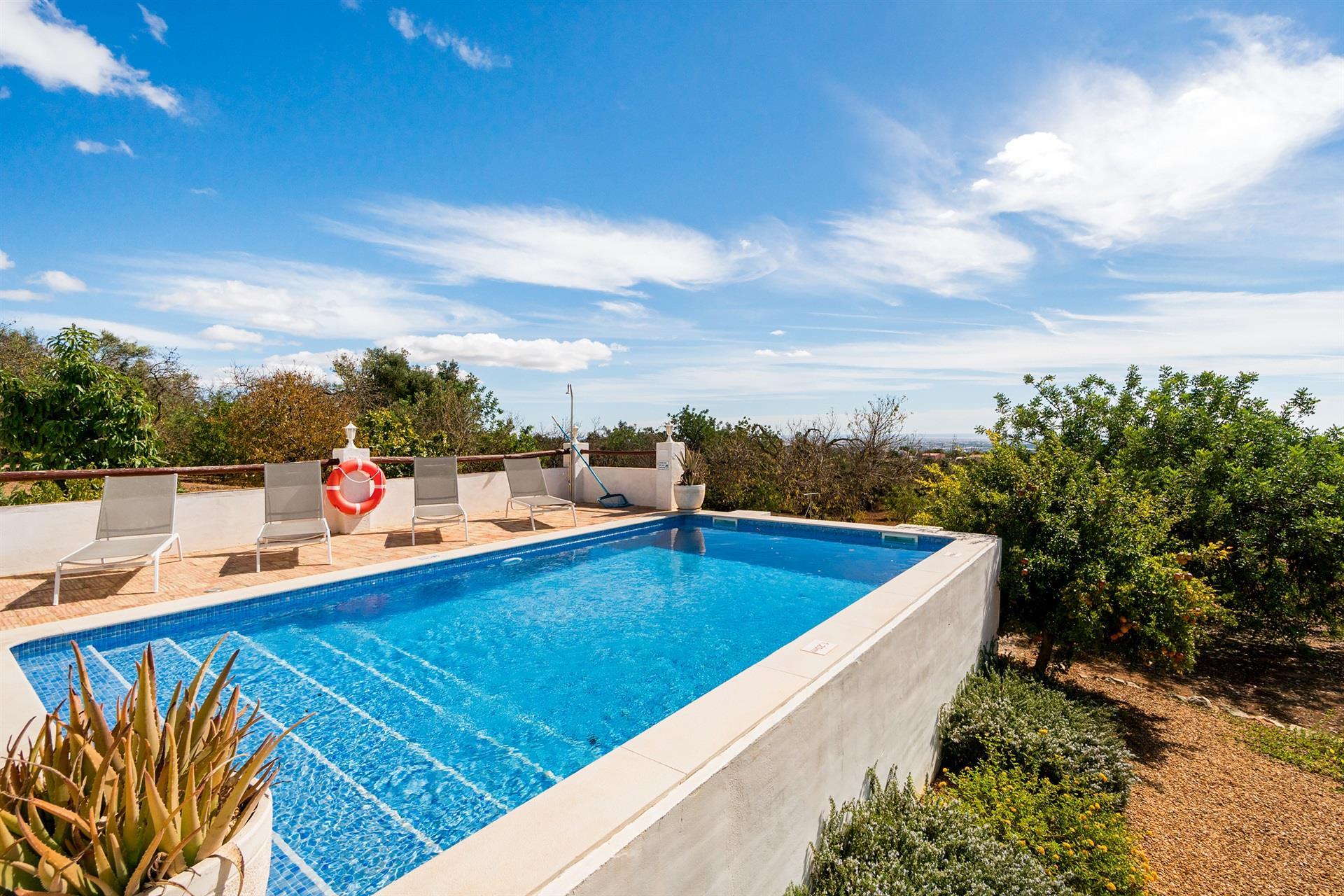 Villa in Santa Barbara de Nexe