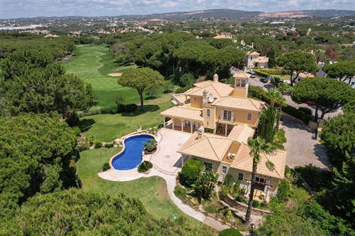 Villa Aislada con vistas al Golf en Vilamoura