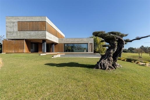Contemporary villa in Vilamoura