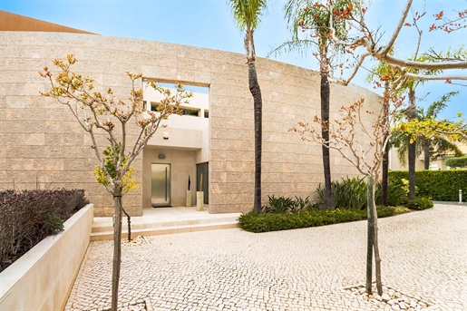 Contemporary style villa in Vilamoura