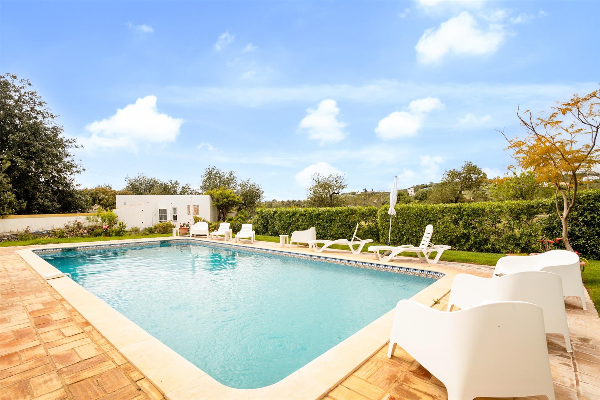 Traditional 6 bedroom villa in Boliqueime