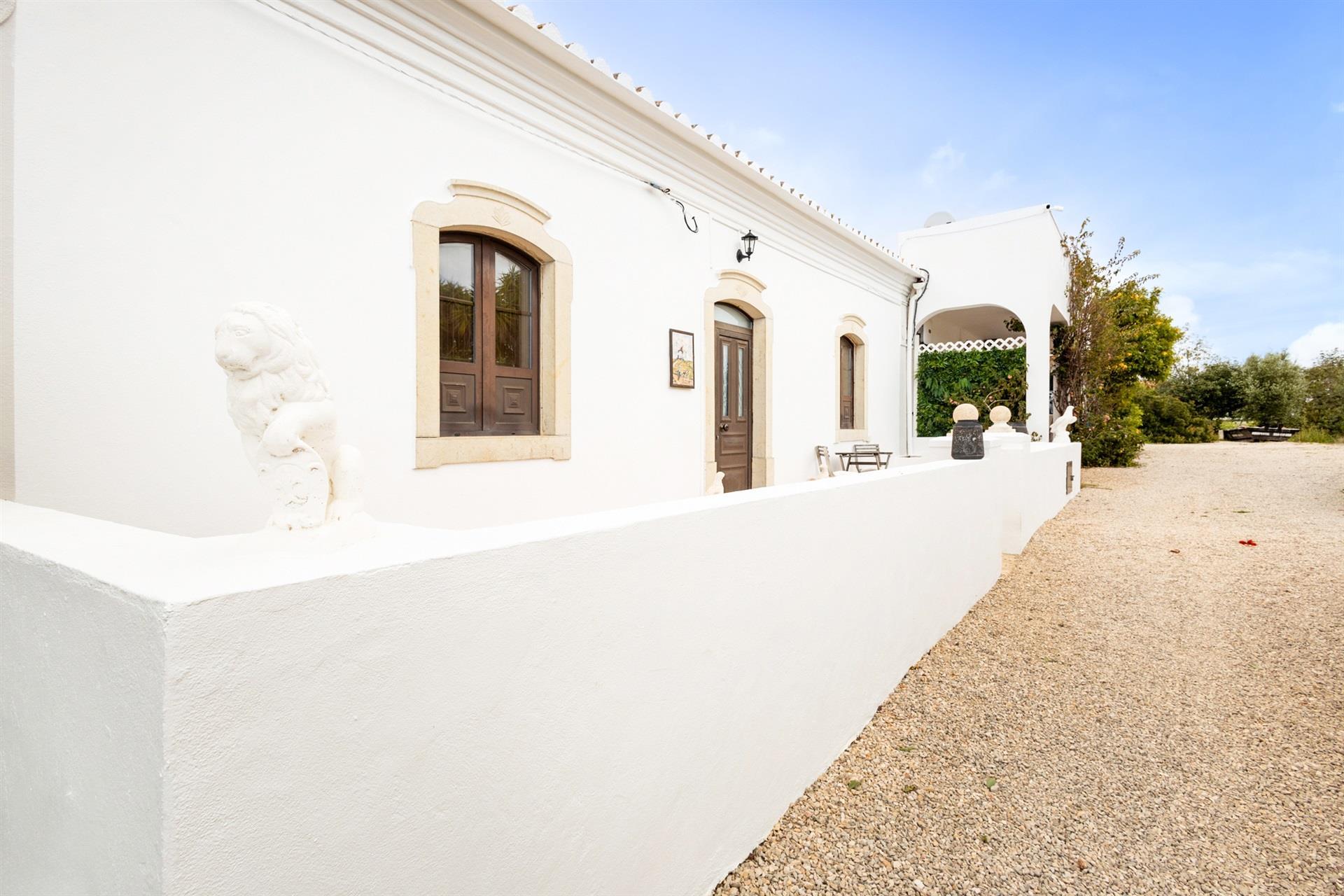 Traditional 6 bedroom villa in Boliqueime