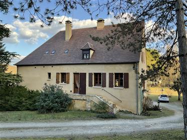 Large house in very good condition on 6.733m² 