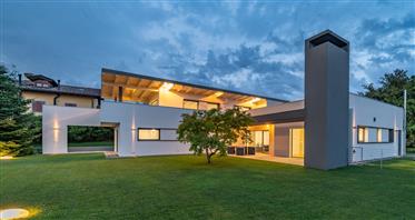 Moderne Villa nördlich von Udine