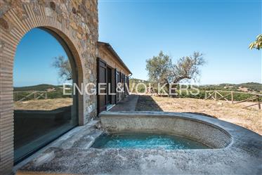 Panorama-Bauernhaus mit Villa: Luxus und Schönheit in einem