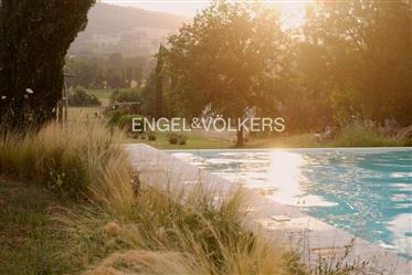 Rêver entouré de verdure : villa exclusive avec piscine dans les collines de Manciano