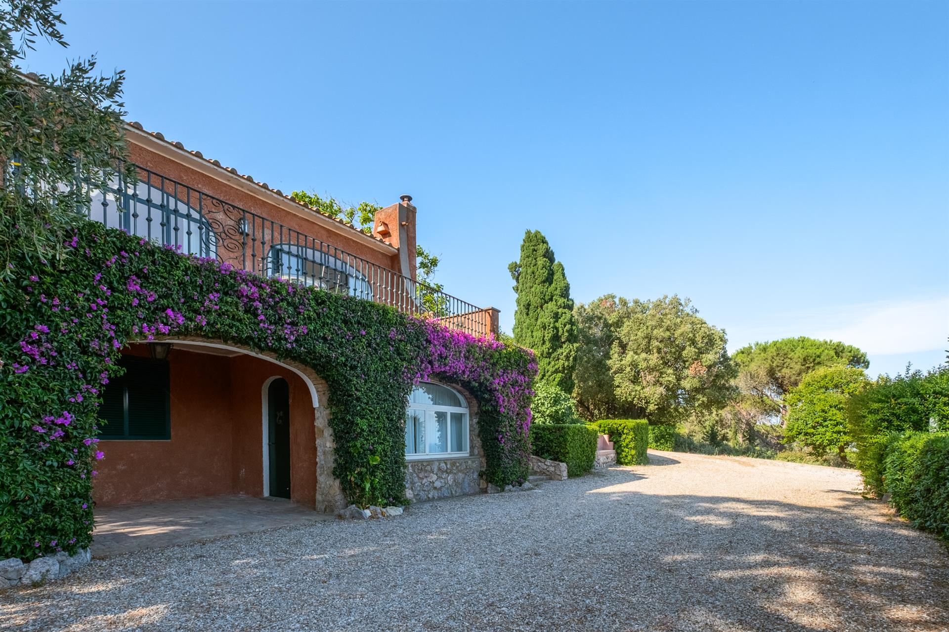 Elegance, history and sea: A villa with a unique charm