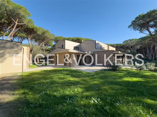 Villa Girasole: residenza esclusiva e moderna a Riva del Sole