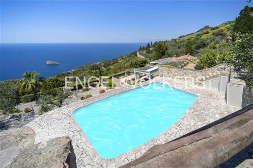 Exklusive Villa in Cala Piccola mit Blick auf die Insel Giglio
