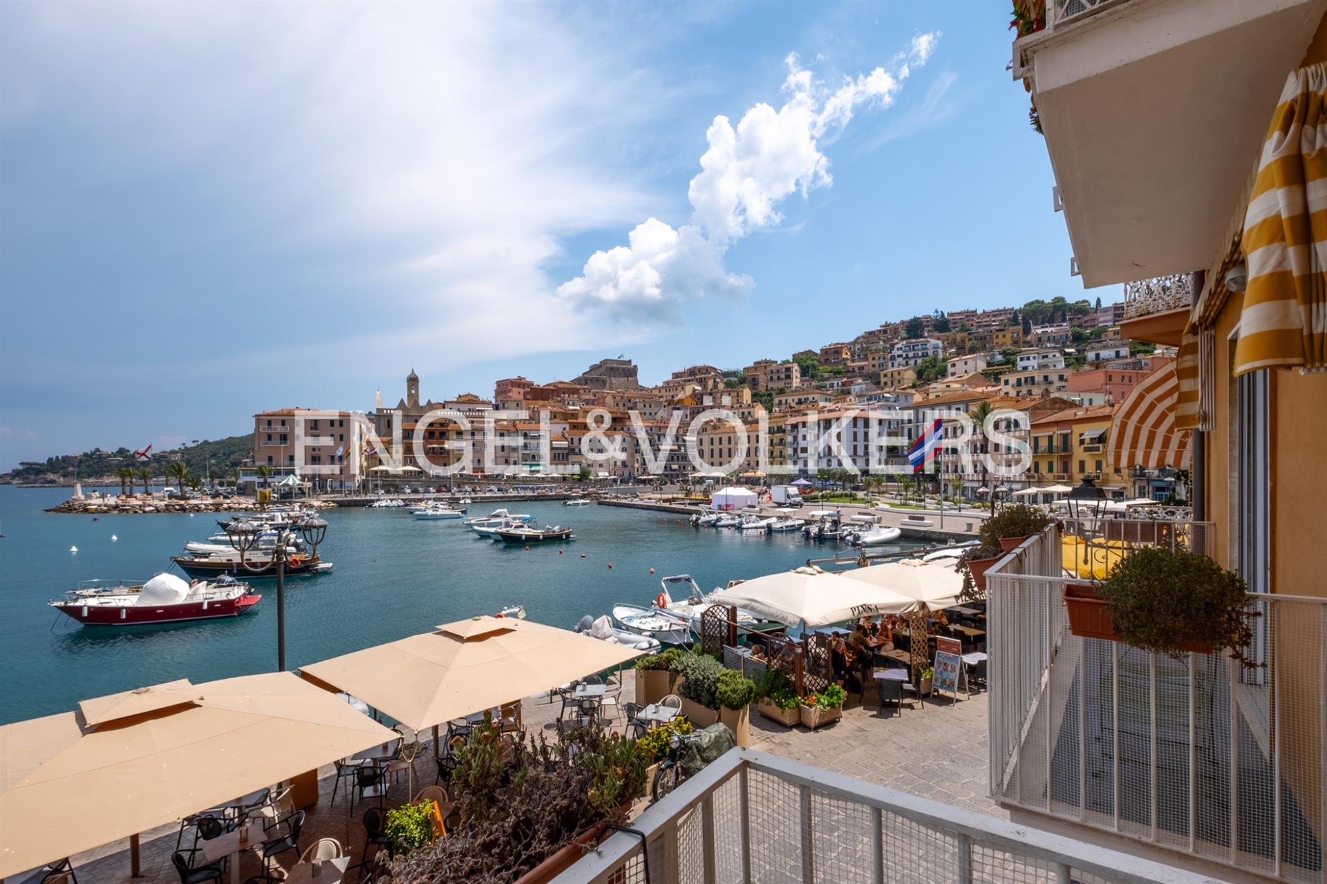 Renovated apartment with sea view