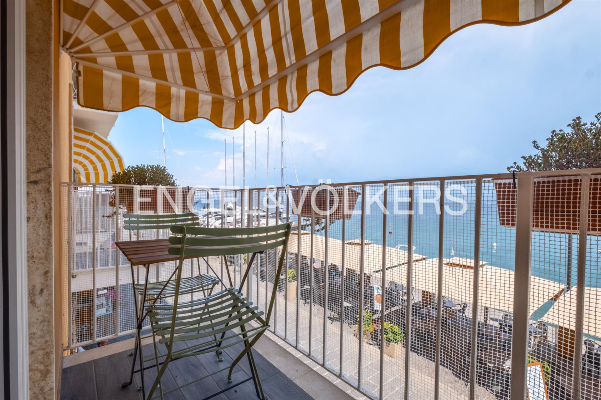 Renovated apartment with sea view