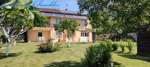 Near Lédignan, beautiful renovated house consisting of 2 dwellings on 1300 m2 of land and swimming p