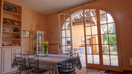 For sale, Haut Vaucluse, Family house of 270 m2, garden, swimming pool and garage