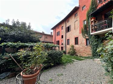Beautiful period house with private garden in the town center, just 10 minutes from Nizza Monferrato