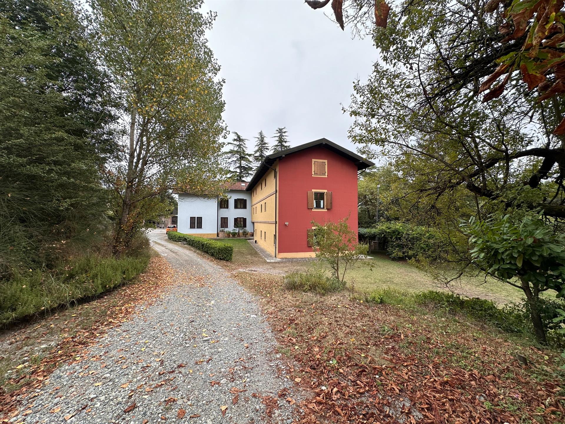 À seulement 10 minutes de Gavi, hébergement avec terrain