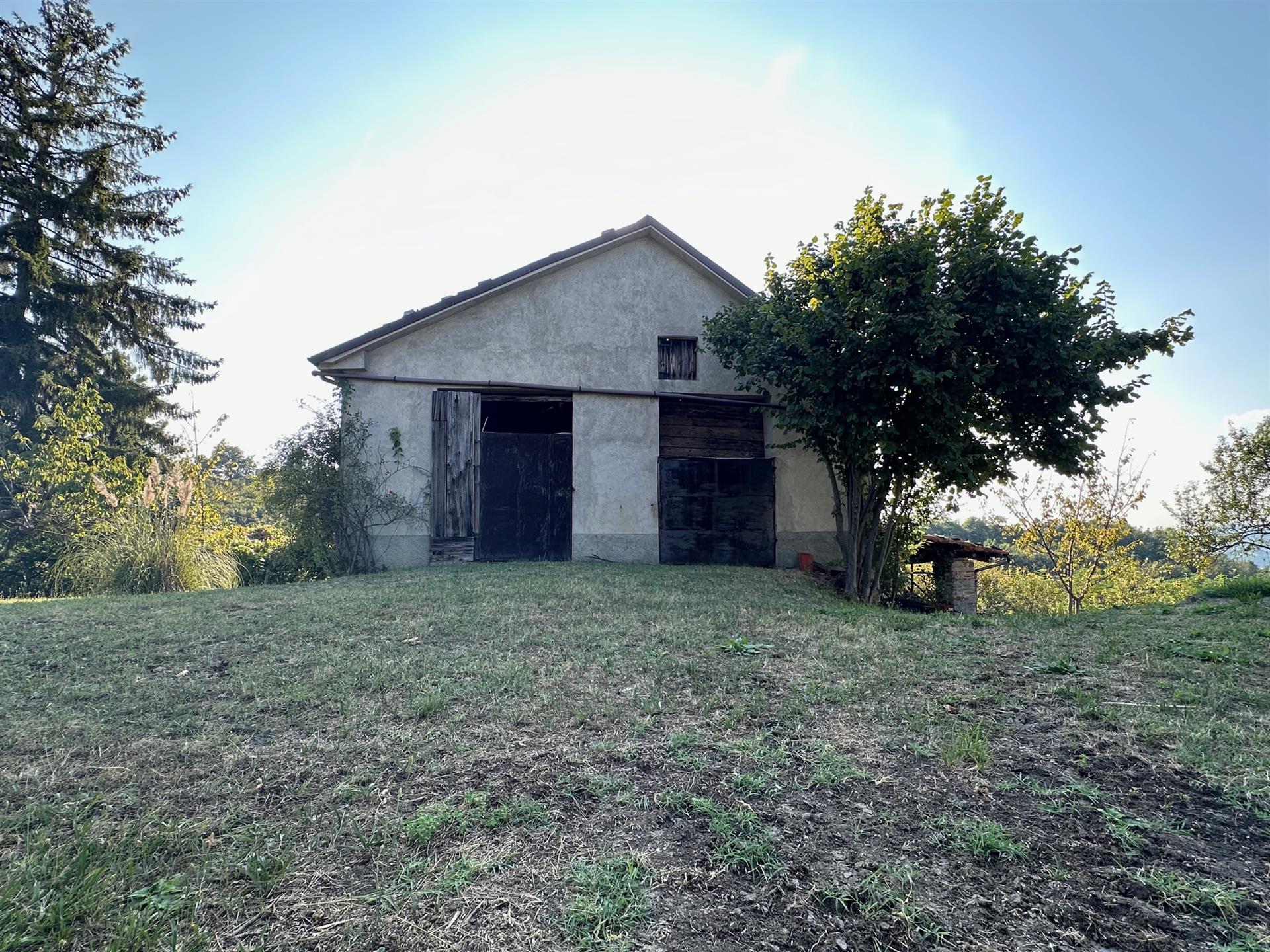 Rustic house free on three sides in a very panoramic position
