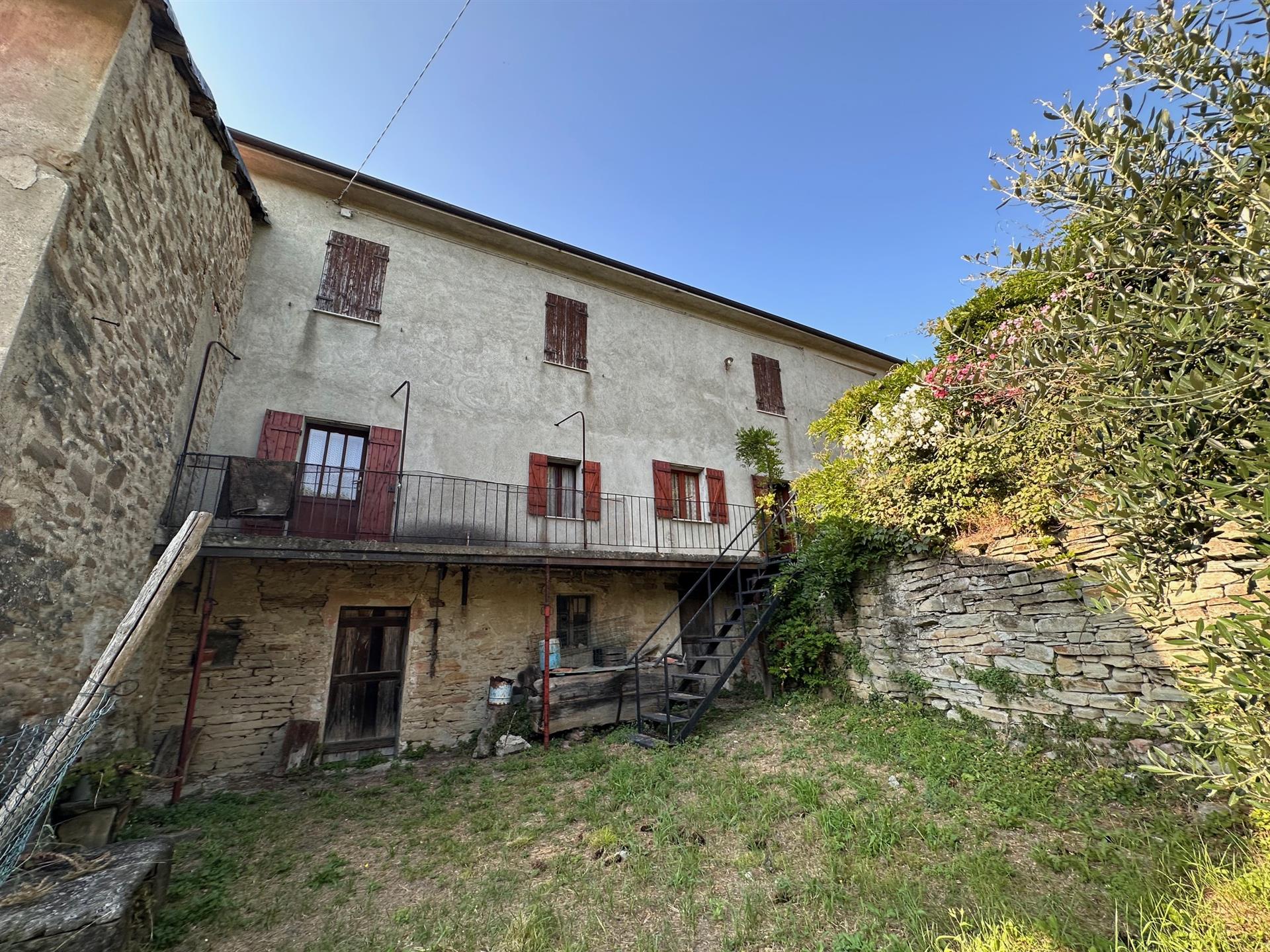 Rustic house free on three sides in a very panoramic position