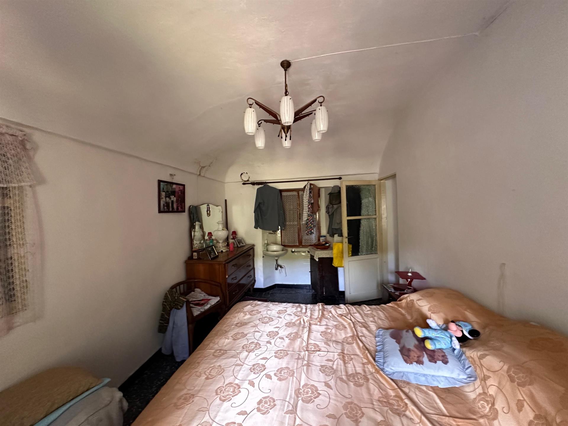 Rustic house free on three sides in a very panoramic position