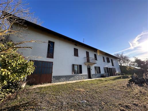 Stone farmhouse with an enchanting view of the Alps and Monviso