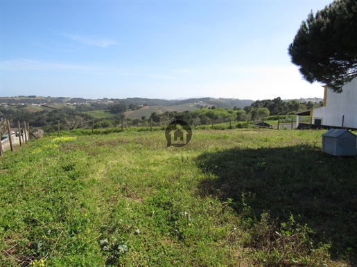 Lote de terreno com excelente vista panorâmica de campo situado a uma curta distância da vila de Óbi