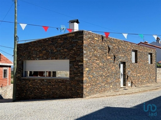 Village house with 4 Rooms in Bragança with 224,00 m²