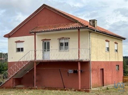 Village house with 4 Rooms in Bragança with 237,00 m²