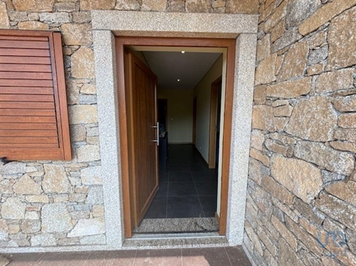 House in Mogadouro, Valverde, Vale de Porco e Vilar de Rei with 285,00 m²