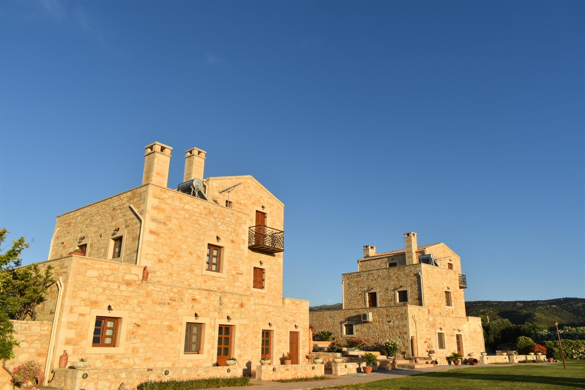 2 impressionnantes villas en pierre à vendre à Réthymnon