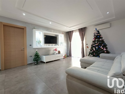 Sale Apartment 90 m² - 2 bedrooms - Giugliano in Campania
