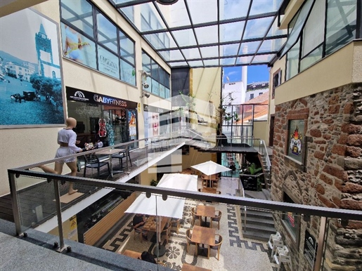 3 Lojas Comerciais Arrendadas Centro Funchal - Compra Com Rentabilidade 7% Ano - Imóvel Ideal Para I