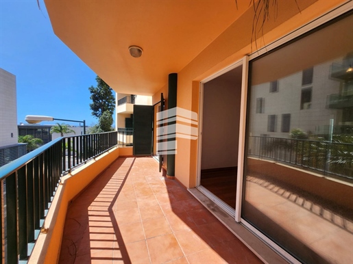 Appartement de 3 chambres - Estrada Monumental - À côté du Forum Madeira et Praia Formosa