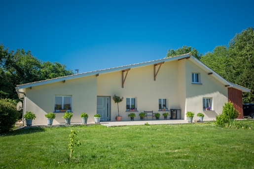 Detached house with pool on 7.000mÂ²