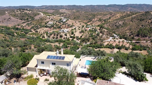 Beautiful 3 + 1 -bedroom villa with breathtaking views over the countryside and sea view in São Brás