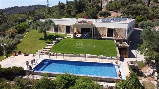 Belle villa 4 + 1 avec piscine et grand terrain près de São Bras de Alpor
